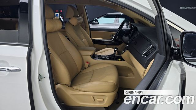 Kia Carnival 9-Seater Prstige 2019 — фото 10
