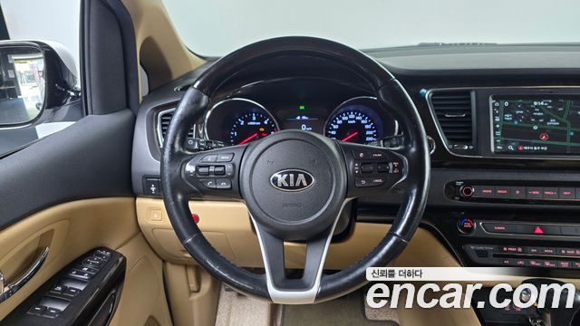 Kia Carnival 9-Seater Prstige 2019 — фото 13
