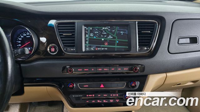 Kia Carnival 9-Seater Prstige 2019 — фото 15