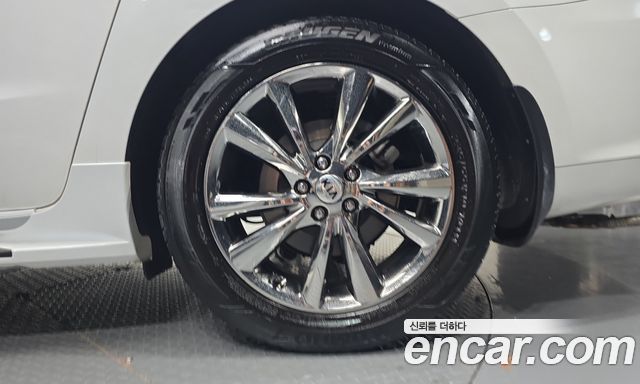 Kia Carnival 9-Seater Prstige 2019 — фото 21