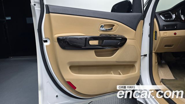 Kia Carnival 9-Seater Prstige 2019 — фото 24