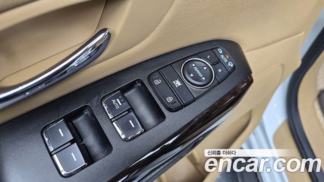 Kia Carnival 9-Seater Prstige 2019 — фото 36