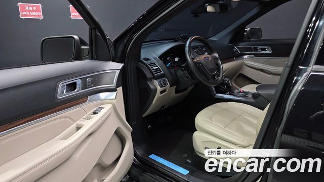 Ford Explorer 2.3 Limited 4WD 5th 2019 — фото 10