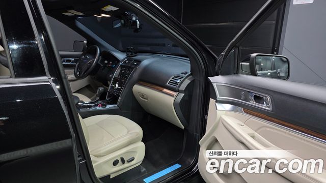 Ford Explorer 2.3 Limited 4WD 5th 2019 — фото 11
