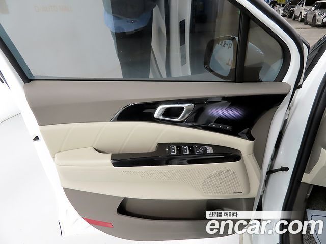 Kia Carnival (IV) Diesel 9-Seater Hi-Limousine Signature 2023 — фото 18