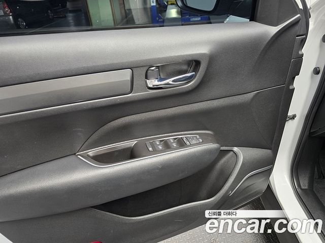 Renault Korea QM6 2.0 LPe LE Signature 2WD 2023 — фото 15