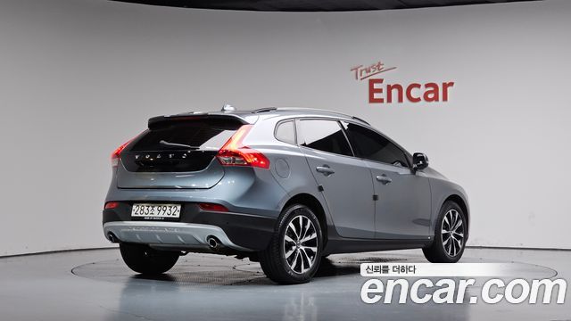 Volvo V40 Cross Country D3 2019 — фото 2