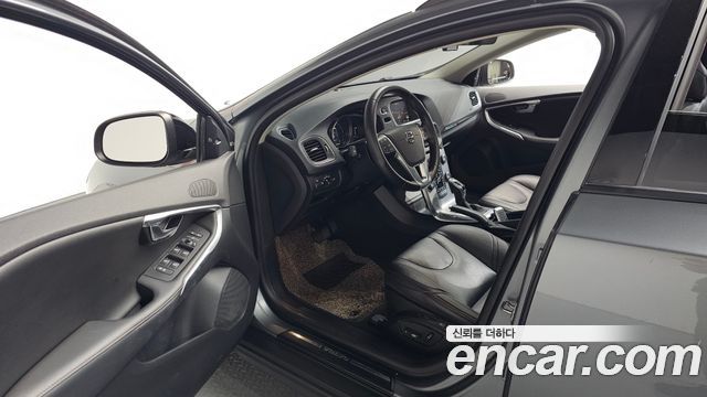 Volvo V40 Cross Country D3 2019 — фото 10
