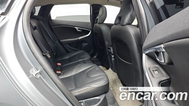 Volvo V40 Cross Country D3 2019 — фото 11