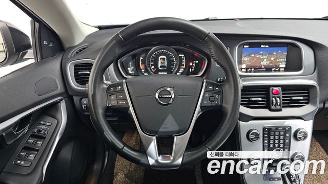 Volvo V40 Cross Country D3 2019 — фото 13
