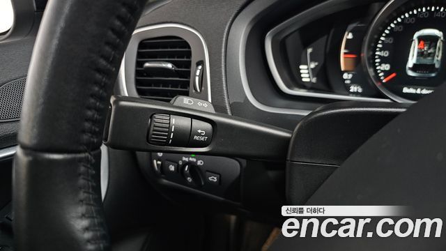 Volvo V40 Cross Country D3 2019 — фото 15