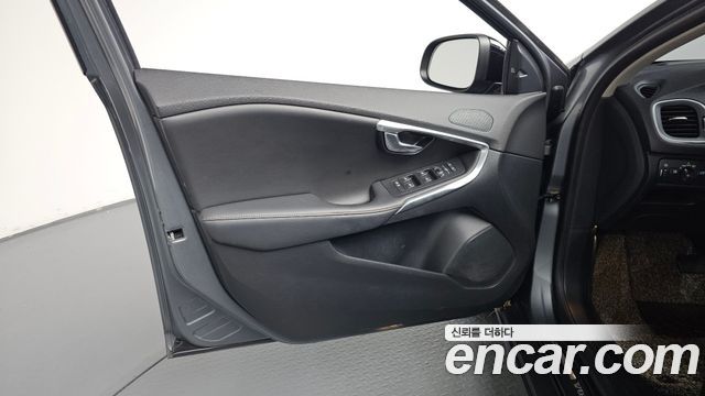 Volvo V40 Cross Country D3 2019 — фото 24