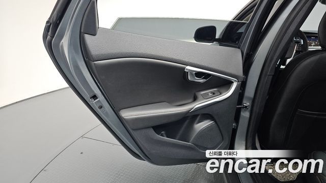 Volvo V40 Cross Country D3 2019 — фото 25