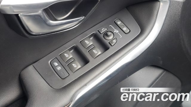 Volvo V40 Cross Country D3 2019 — фото 27