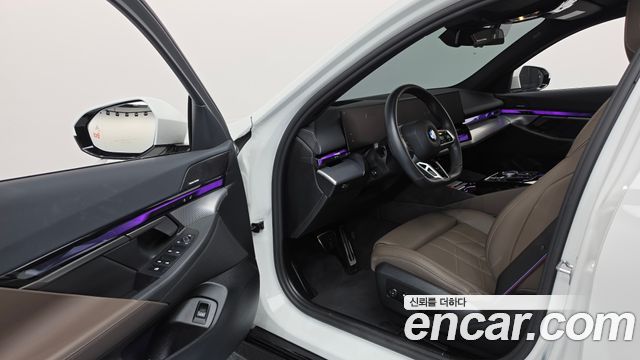 BMW 5 Series (G60) 520i Special Edition 2025 — фото 10