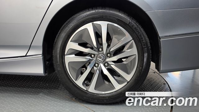 Honda Accord (X) 2.0 Hybrid EX-L 2018 — фото 21