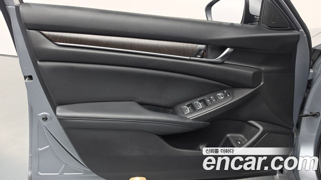 Honda Accord (X) 2.0 Hybrid EX-L 2018 — фото 24