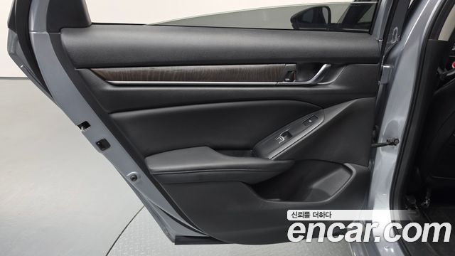 Honda Accord (X) 2.0 Hybrid EX-L 2018 — фото 25