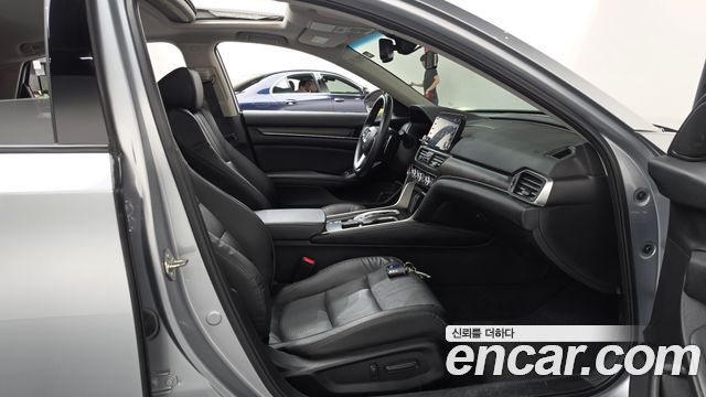 Honda Accord (X) 2.0 Hybrid EX-L 2018 — фото 26