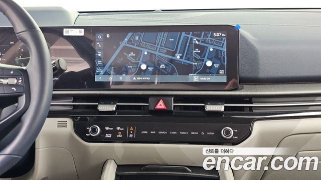 Kia Sportage (V) Gasoline 1.6 Turbo 2WD Signature 2026 — фото 14