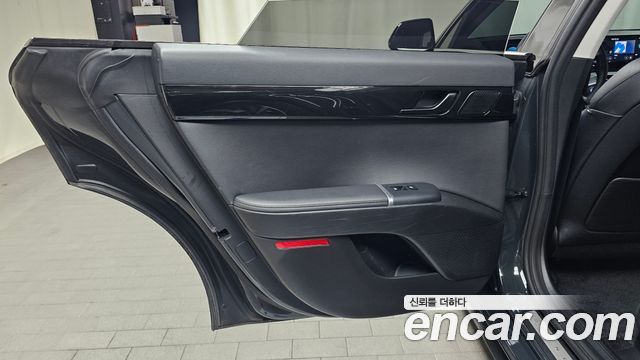 Hyundai Grandeur (GN7) 2,5 Gasoline 2WD Premium 2023 — фото 25