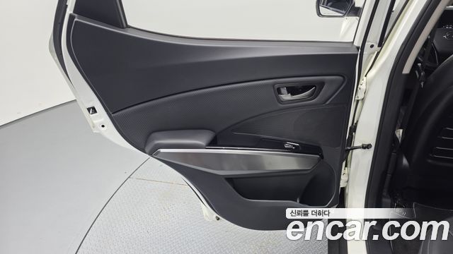 KG Mobility (SsangYong) Very New Tivoli Gasoline 1.5 2WD V3 2021 — фото 25