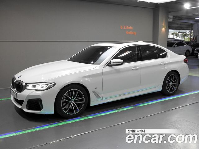 BMW 5 Series (G30) 520i M Sport 2023 — фото 1