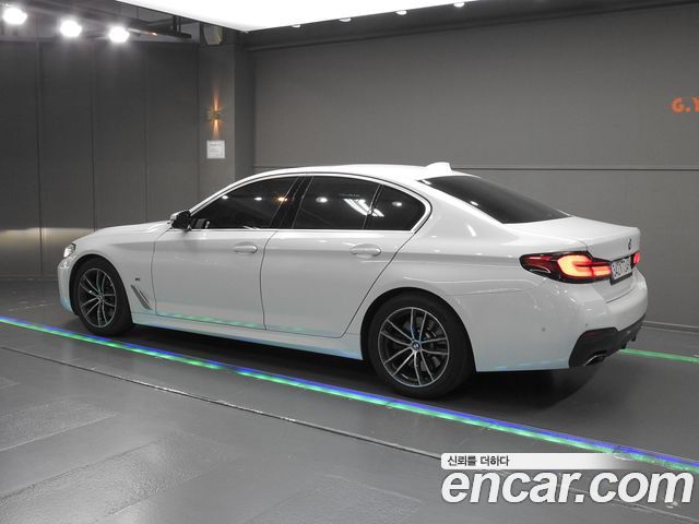 BMW 5 Series (G30) 520i M Sport 2023 — фото 2
