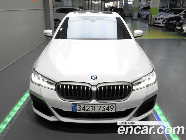 BMW 5 Series (G30) 520i M Sport 2023 — фото 3