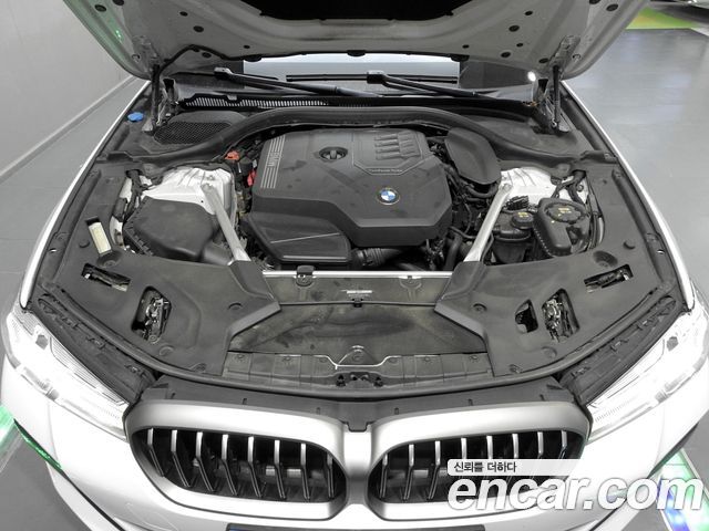 BMW 5 Series (G30) 520i M Sport 2023 — фото 6