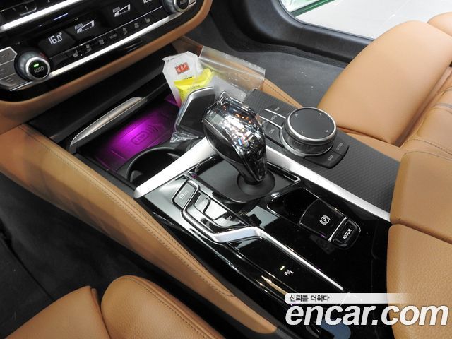 BMW 5 Series (G30) 520i M Sport 2023 — фото 9