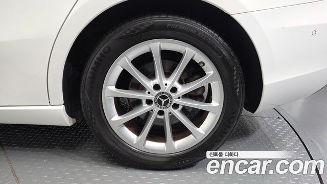 Mercedes-Benz A-Class (W177) A220 Sedan 2020 — фото 5