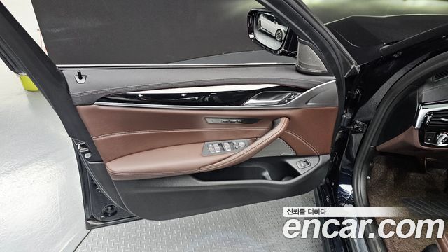 BMW 5 Series (G30) 530i M Sport Package 2022 — фото 24