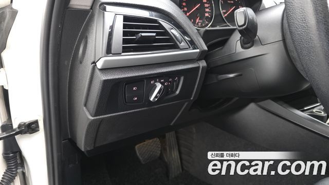 BMW 1 Series (F20) 118d Urban 5Dr 2014 — фото 17