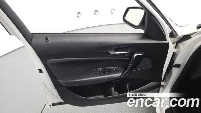 BMW 1 Series (F20) 118d Urban 5Dr 2014 — фото 30