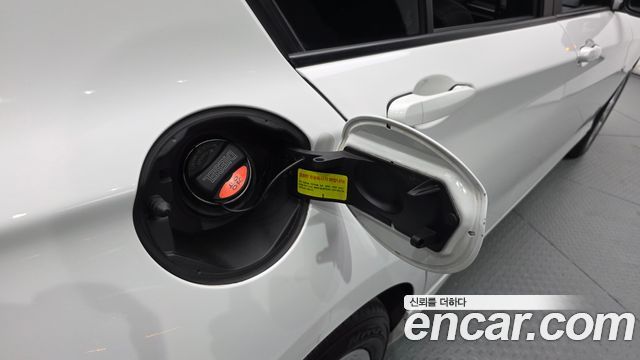 BMW 1 Series (F20) 118d Urban 5Dr 2014 — фото 36