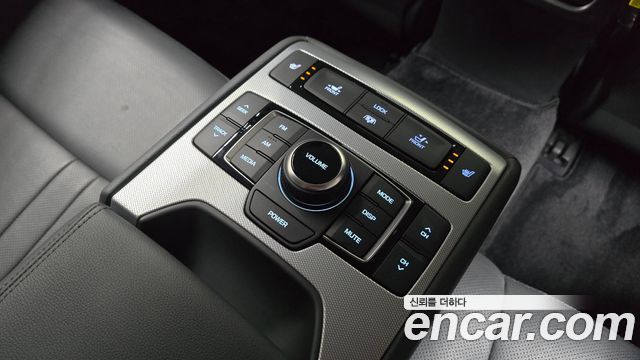 Genesis G80 3.3 GDI AWD Premium Luxury 2018 — фото 31