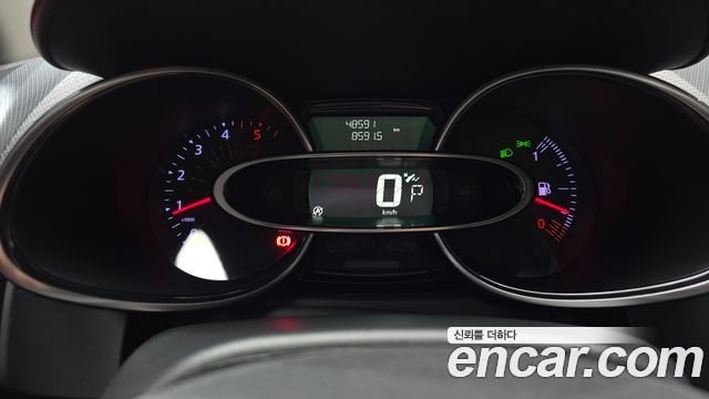 Renault Korea Clio Intens Panoramic 2019 — фото 8