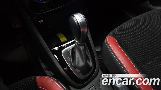 Renault Korea Clio Intens Panoramic 2019 — фото 9