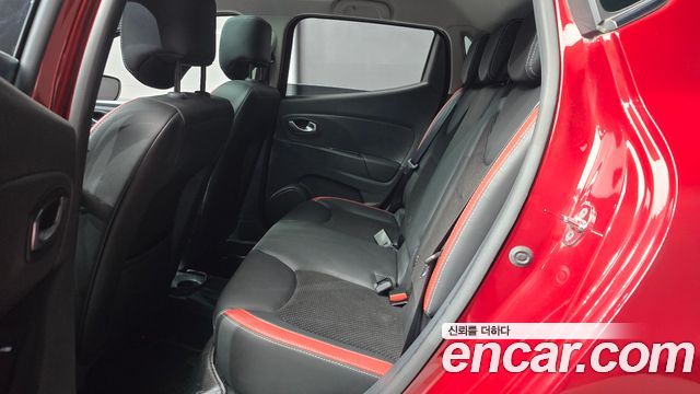 Renault Korea Clio Intens Panoramic 2019 — фото 12