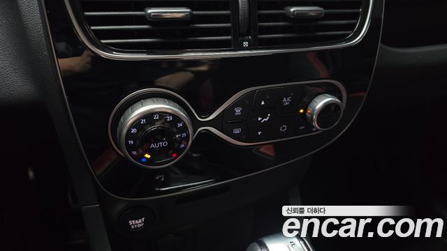 Renault Korea Clio Intens Panoramic 2019 — фото 16