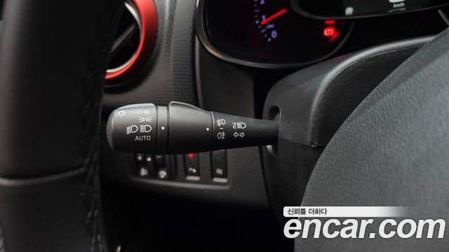Renault Korea Clio Intens Panoramic 2019 — фото 17