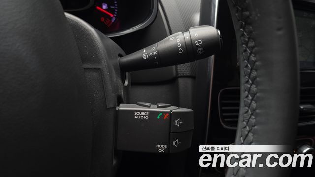 Renault Korea Clio Intens Panoramic 2019 — фото 18