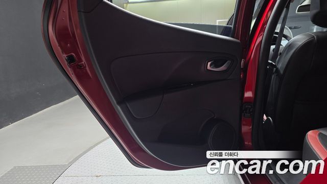 Renault Korea Clio Intens Panoramic 2019 — фото 25