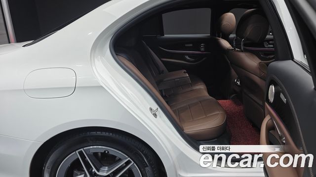 Mercedes-Benz E-Class (W213) E250 AMG Line 2023 — фото 11