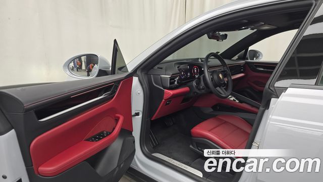 Porsche Macan EV Base 4 2025 — фото 10