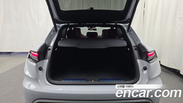 Porsche Macan EV Base 4 2025 — фото 20