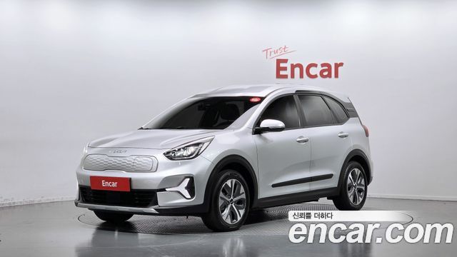 Kia Niro Plus Air 2023 — фото 1