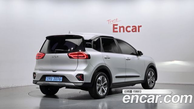 Kia Niro Plus Air 2023 — фото 2