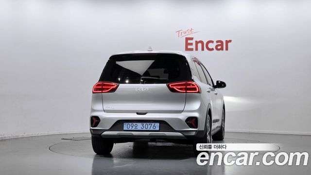 Kia Niro Plus Air 2023 — фото 4